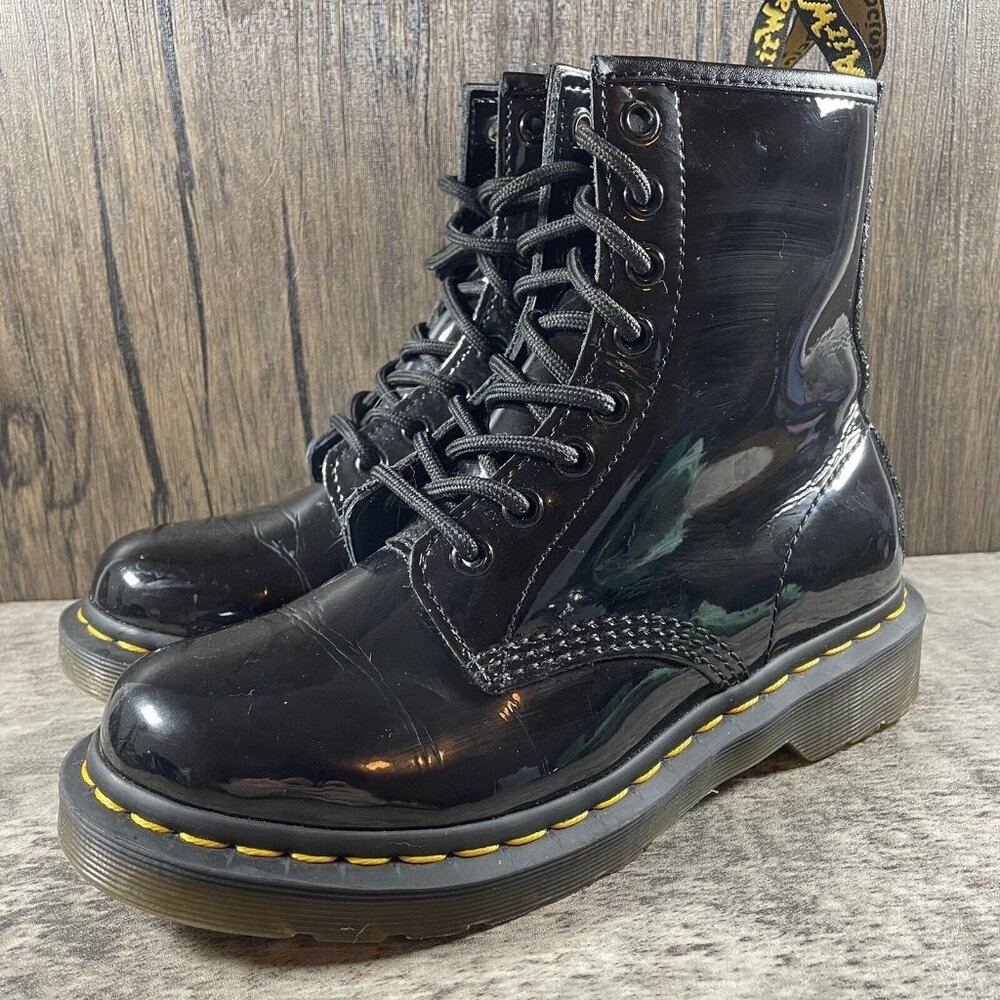 Dr Martens 11821 Glossy Black Leather Lace 8 Eyelet Combat Boots Womens Size 6 - Picture 2 of 9